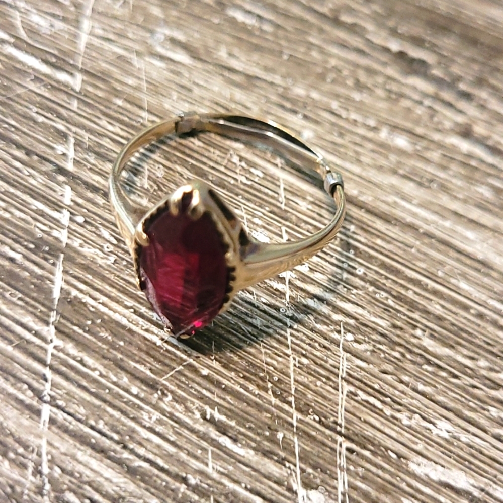 Vintage Garnet Birthstone Ring